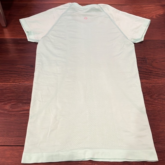 size 4 lululemon swiftly tech shirt sleeve shirt - Picture 2 of 4